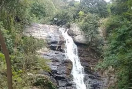 Jovem cai e morre ao tentar fazer selfie em cachoeira