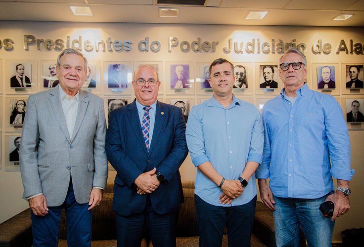 Ronaldo Lessa discute com presidente do TJAL e diretor da CBV criação de centro de treinamento de vôlei