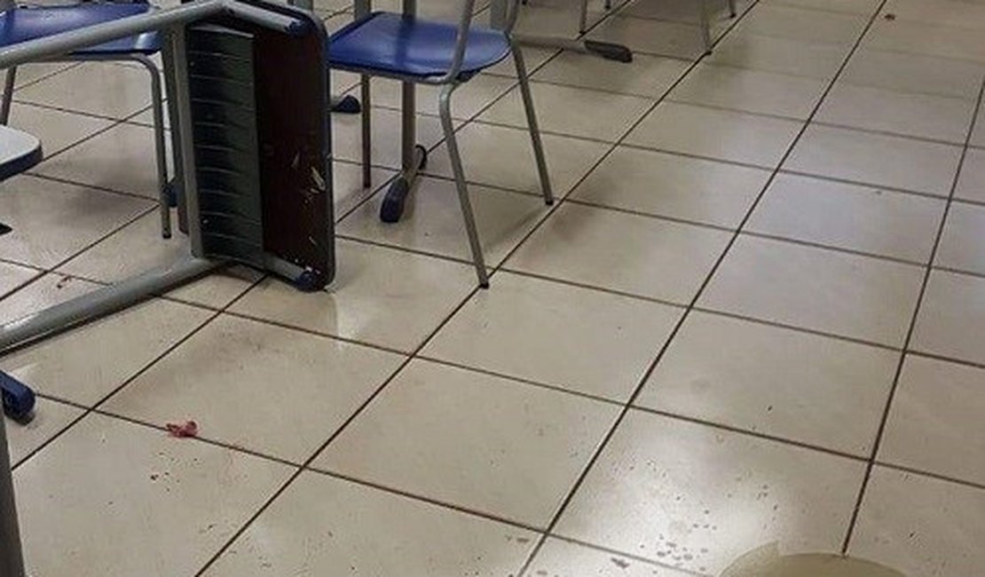 Professor é esfaqueado por aluno dentro de sala de aula no Paraná