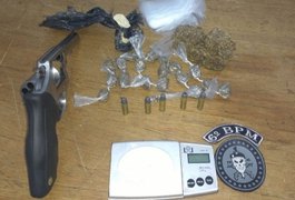 Pelopes prende jovem com drogas e revólver em Matriz de Camaragibe