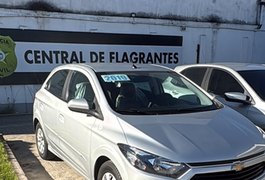 Guarnição do 13° BPM prende dois homens com carro roubado no bairro do Feitosa