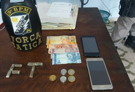 Força Tática prende dupla suspeita de tráfico de drogas no Bosque das Arapiracas