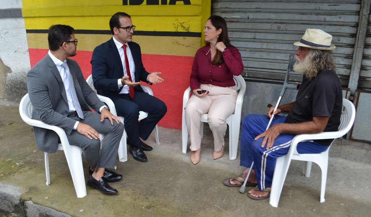 Juiz federal realiza audiência na rua para garantir direito a pessoa em situação de vulnerabilidade, em Maceió