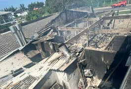 Avião de pequeno porte cai em Capão da Canoa sobre restaurante