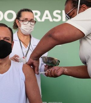 Com máscara e vacina, governador de São Paulo testa positivo para Covid-19