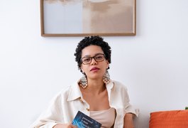 Érika Santos lança 'Esconjuro' e reflete sobre a memória da cidade de Maceió e o crime ambiental na Lagoa Mundaú; pré-venda da plaquete já começou