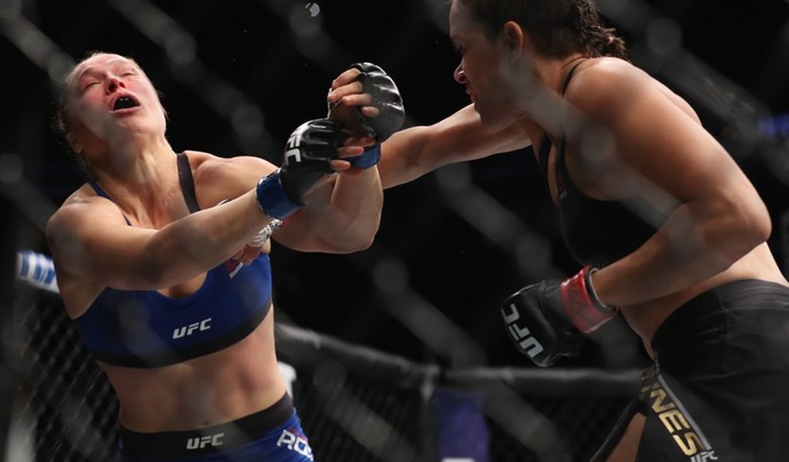 Amanda não toma conhecimento e massacra Ronda em 48 segundos