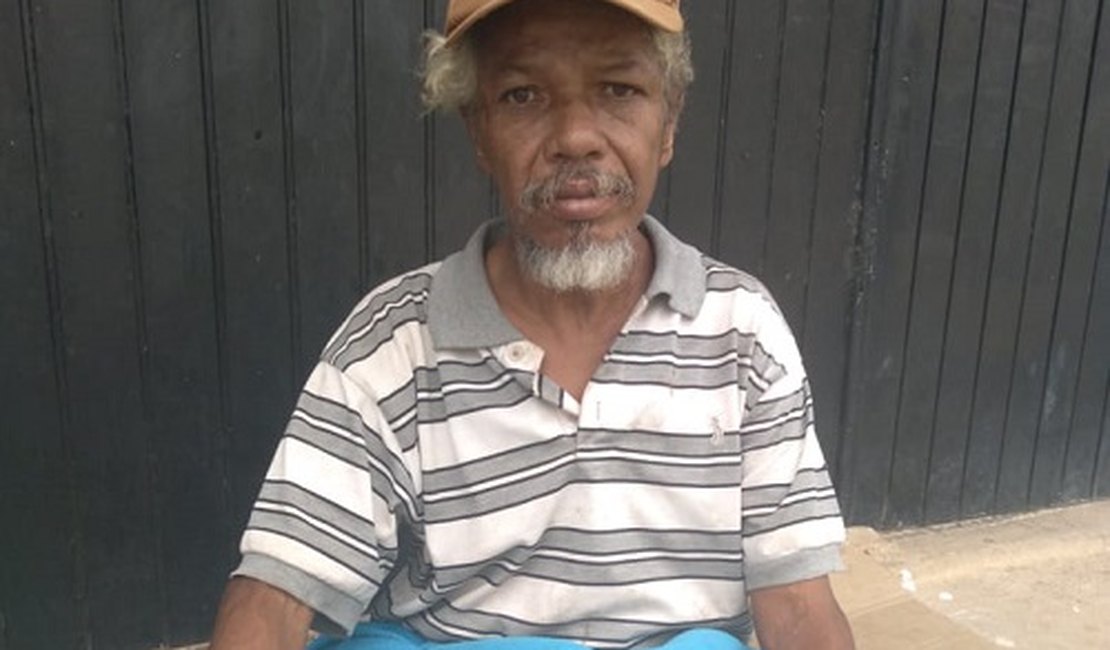 Em Arapiraca, idoso em situação de rua deseja encontrar família de União dos Palmares