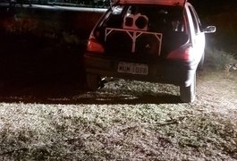 Homem é morto a tiros dentro de carro, na frente de um bar em Marechal