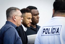 Neymar depõe em delegacia de São Paulo no caso em que é acusado de agressão e estupro