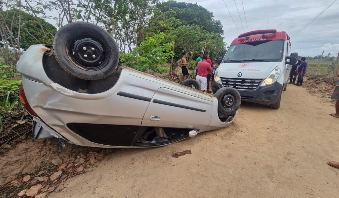 Vídeo. Motorista fica ferido após perder controle de carro e capotar na zona rural de Arapiraca