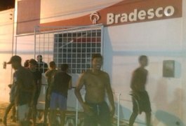 Bandidos explodem caixas eletrônicos em Porto Real do Colégio