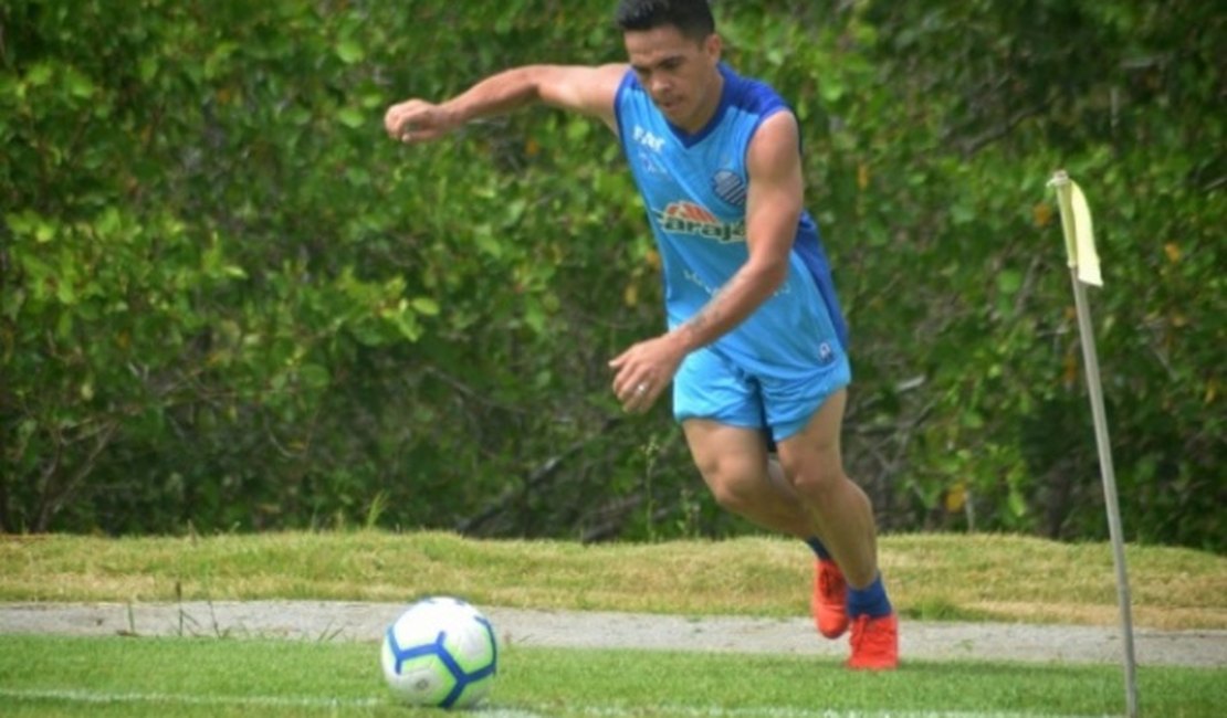 Bustamente pode estrear pelo CSA como titular na partida contra o Fortaleza