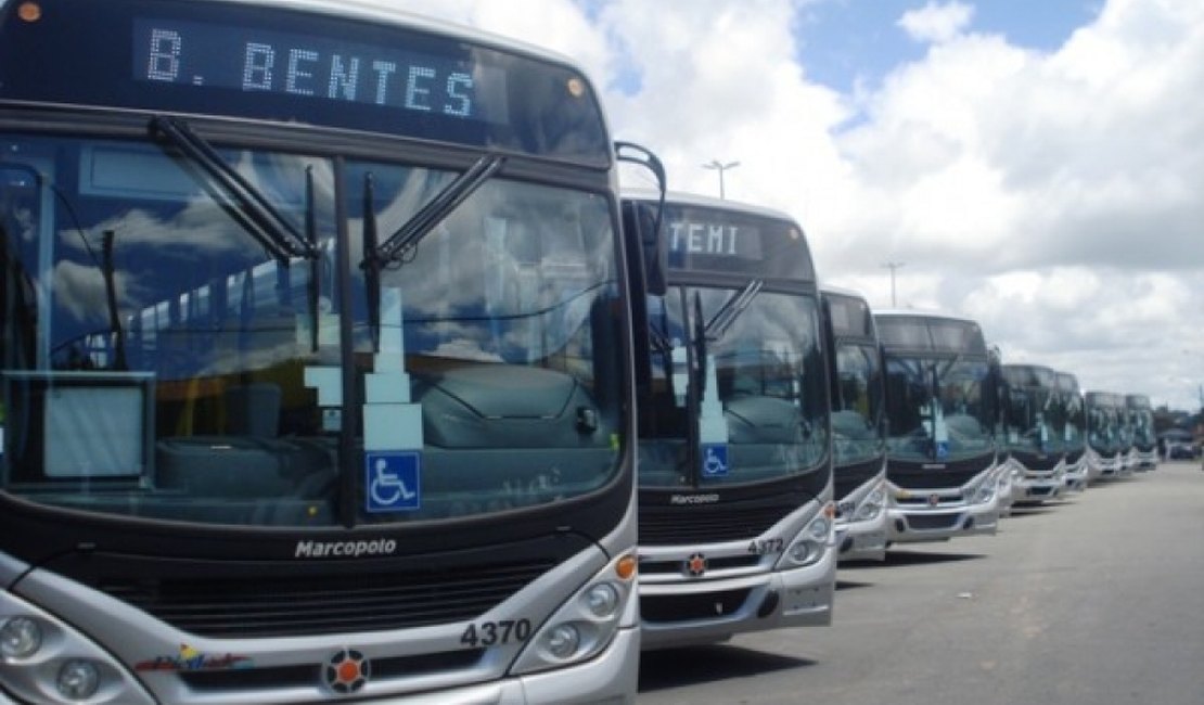 PM apreende 900g de maconha dentro de ônibus em Maceió