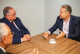 Renan Filho é recebido por liderança da Assembleia de Deus e destaca papel social da igreja em Alagoas