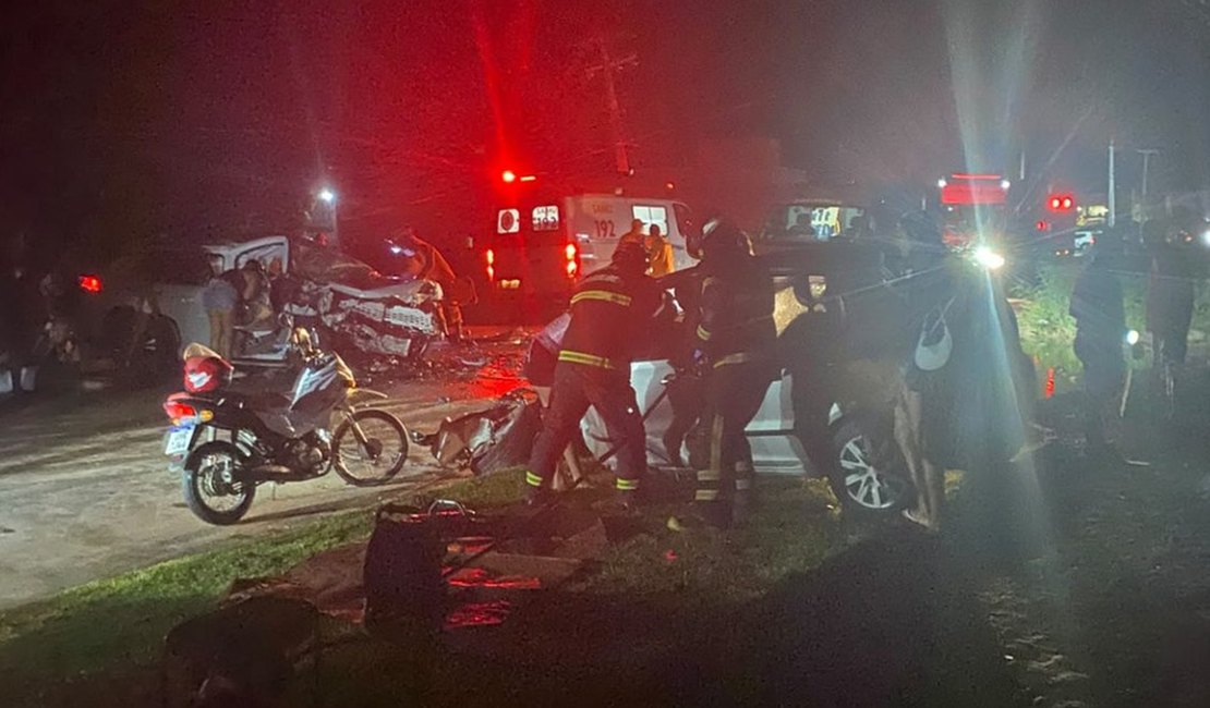 Batida entre três veículos deixa nove pessoas feridas na AL-101 Norte, em Maragogi