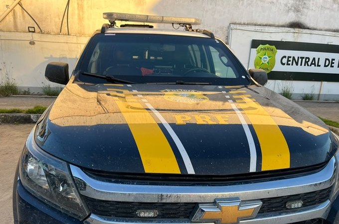Polícia Rodoviária Federal recupera carro adulterado em Rio Largo