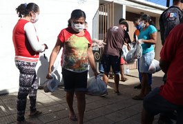 Supermercado de Arapiraca doa mais de 500 cestas básicas para famílias carentes