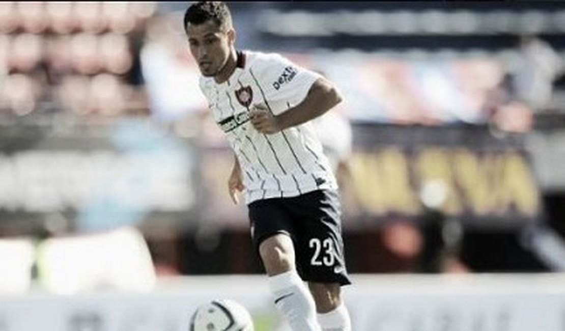 Corinthians negocia e Tite aprova chegada de atacante argentino