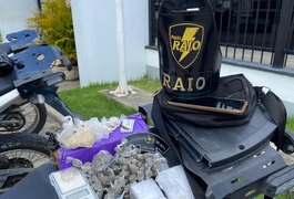PM flagra homem com maconha, crack e cocaína no Benedito Bentes, em Maceió