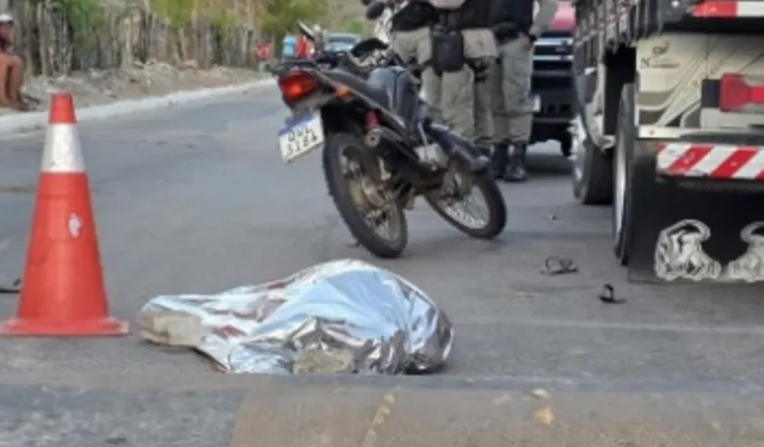 Motociclista morre após colisão com caminhão em União dos Palmares