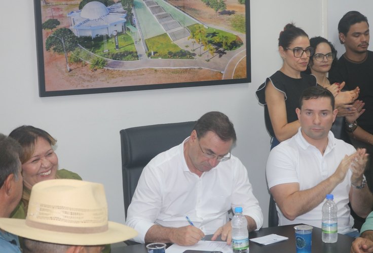 Prefeito Luciano Barbosa assina ordem de serviço para construção de duas creches em Arapiraca; assista
