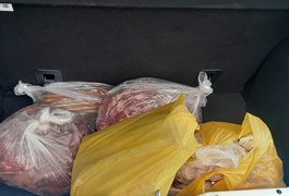 Fiscalização apreende carnes e linguiças vencidas em açougues, em Maceió