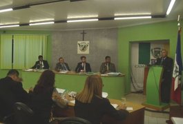 Vereadores fazem um minuto de silêncio em homenagem às vítimas do Chapecoense