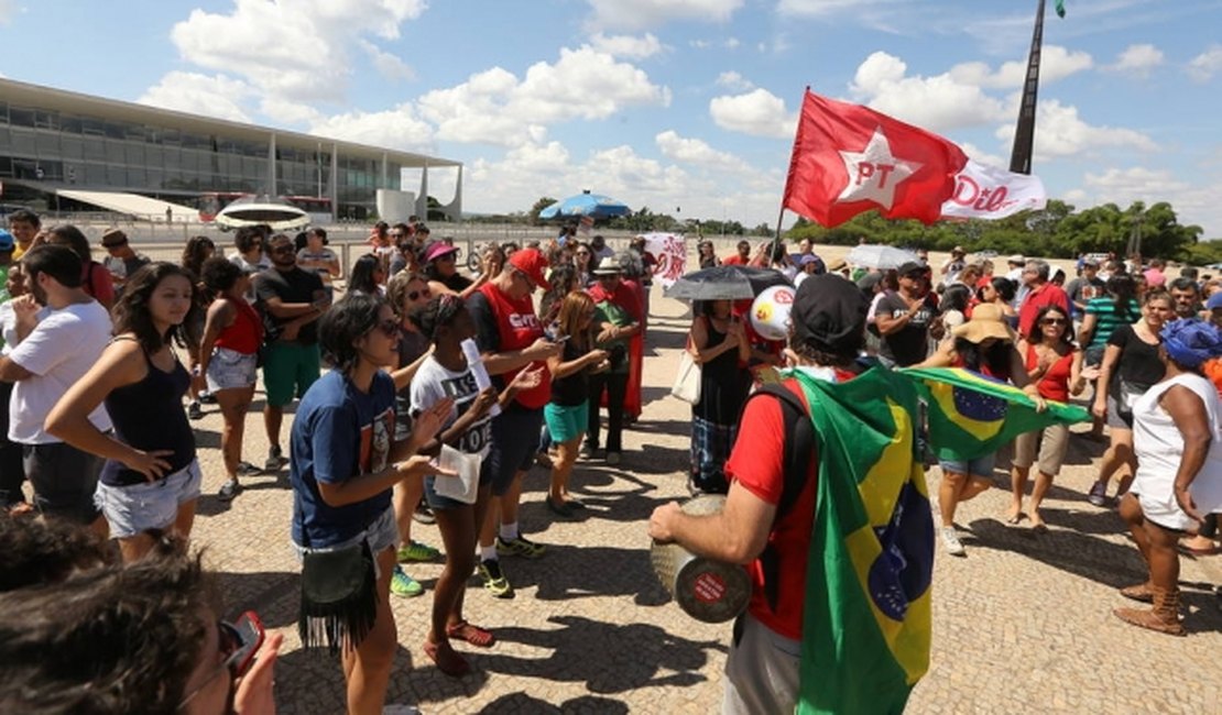 Grupos vão às ruas protestar contra o governo Temer