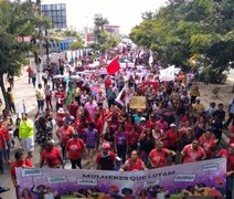 Mobilização em defesa da educação reúne milhares de pessoas em Maceió