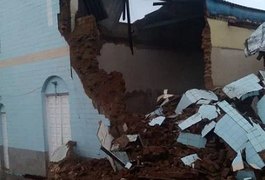 Estrutura de igreja desaba após fiéis rezarem o terço em Traipu