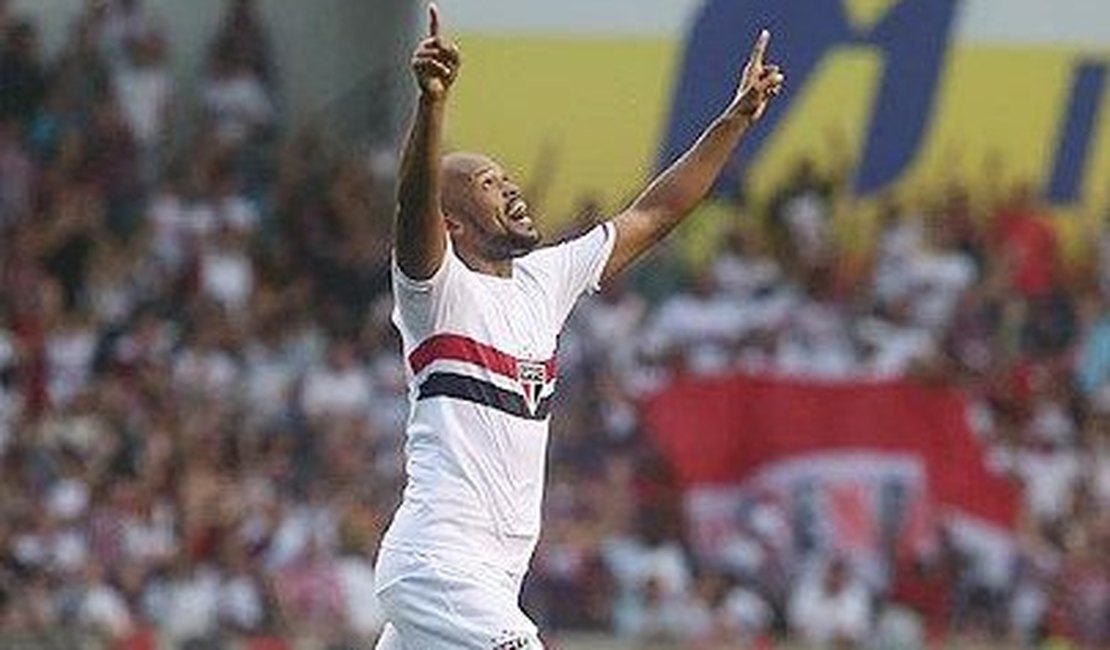 São Paulo vence o Criciúma e segue na caça ao líder Cruzeiro