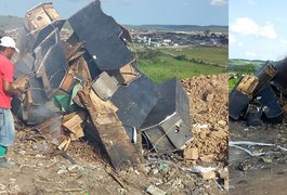 Polícia Civil incinera máquinas de caça-níqueis em Murici, AL