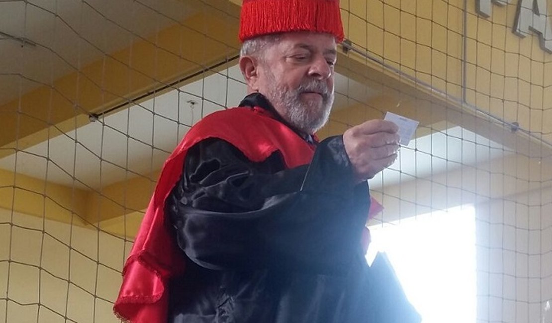 Em Arapiraca, Lula é homenageado com mais um título Honoris Causa