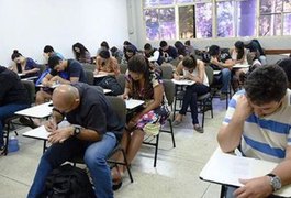 Quase 20 mil alagoanos fazem a prova do Encceja neste domingo (25)