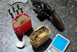 Dois homens são presos com armas e drogas em ações da Polícia Militar