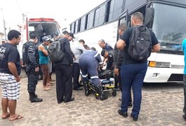Atentado a ônibus com seguranças deixa um gravemente ferido em Arapiraca