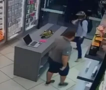 VÍDEO: Criminoso tenta assaltar loja de eletrônicos, comerciante reage e é morto a tiros no Ceará
