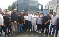 Luciano Barbosa entrega ônibus do ASA