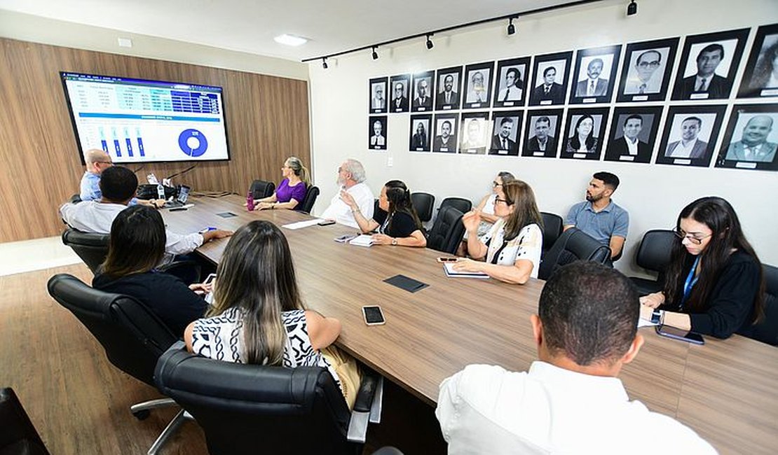 Grupo Técnico Científico da Sesau realiza reunião para avaliar a Covid-19 em AL