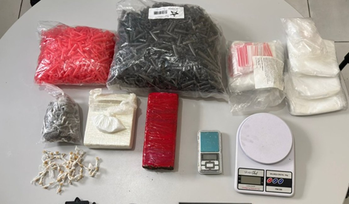 Ação policial resulta em apreensão de mais de 1 kg de drogas no Alto do Cruzeiro; três pessoas foram presas