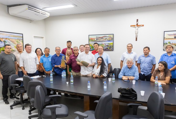 Prefeito Luciano Barbosa assina convênios com Unamaa e anuncia R$ 1,5 milhão para aquisição de alimentos a famílias de baixa renda