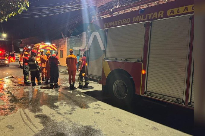 Incêndio destrói apartamento no Alto do Cruzeiro, em Arapiraca