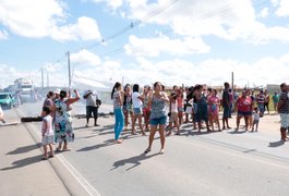 Vídeo. Populares interditam rodovia e pedem finalização de obra em UBS no Residencial Nossa Senhora Aparecida