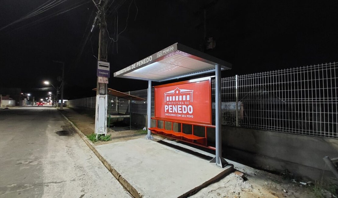 SIPE instala iluminação nos novos abrigos de ônibus da zona urbana de Penedo