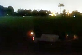 Homem morre ao ser ejetado do carro em capotamento, em Maceió