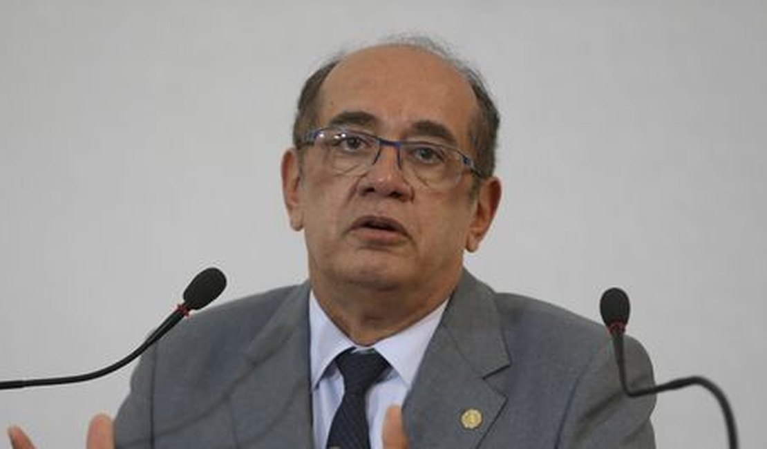 Gilmar Mendes diz ser 'algo bizarro' dividir votação do impeachment de Dilma