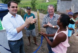 Nascentes revitalizadas levam água a mais de 500 pessoas em Maribondo