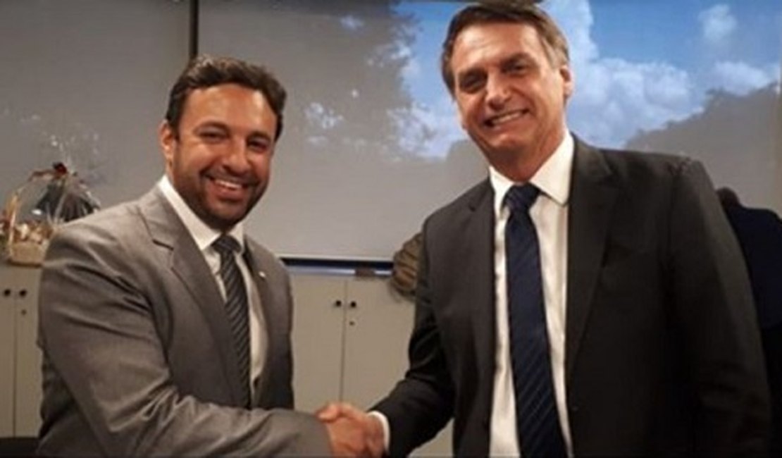 Mais um integrante de comitiva de Bolsonaro testa positivo para coronavírus