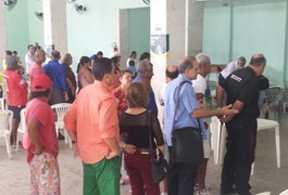 Votação começa com filas e urnas quebradas em Maceió